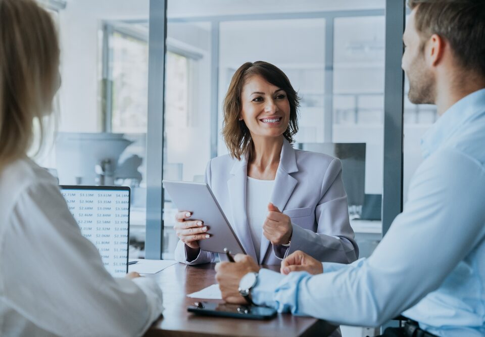 Mature,Female,Mentor,Leader,Latin,Woman,Collaborating,With,European,Young